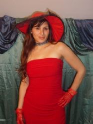 תלבושת ליידי באדום