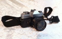 מצלמת פילם רפלקס אנלוגית Ricoh KR-10 עם עדשת Tamron