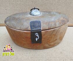 קופסת עץ עתיקה לאחסון עלי טבק