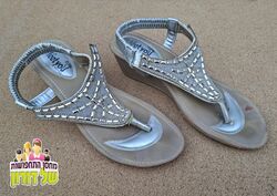 סנדל טריז כסוף