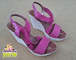 סנדלי פלטפורמה ורוד שנות ה70