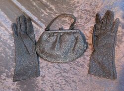 כפפות כסף ותיק תואם